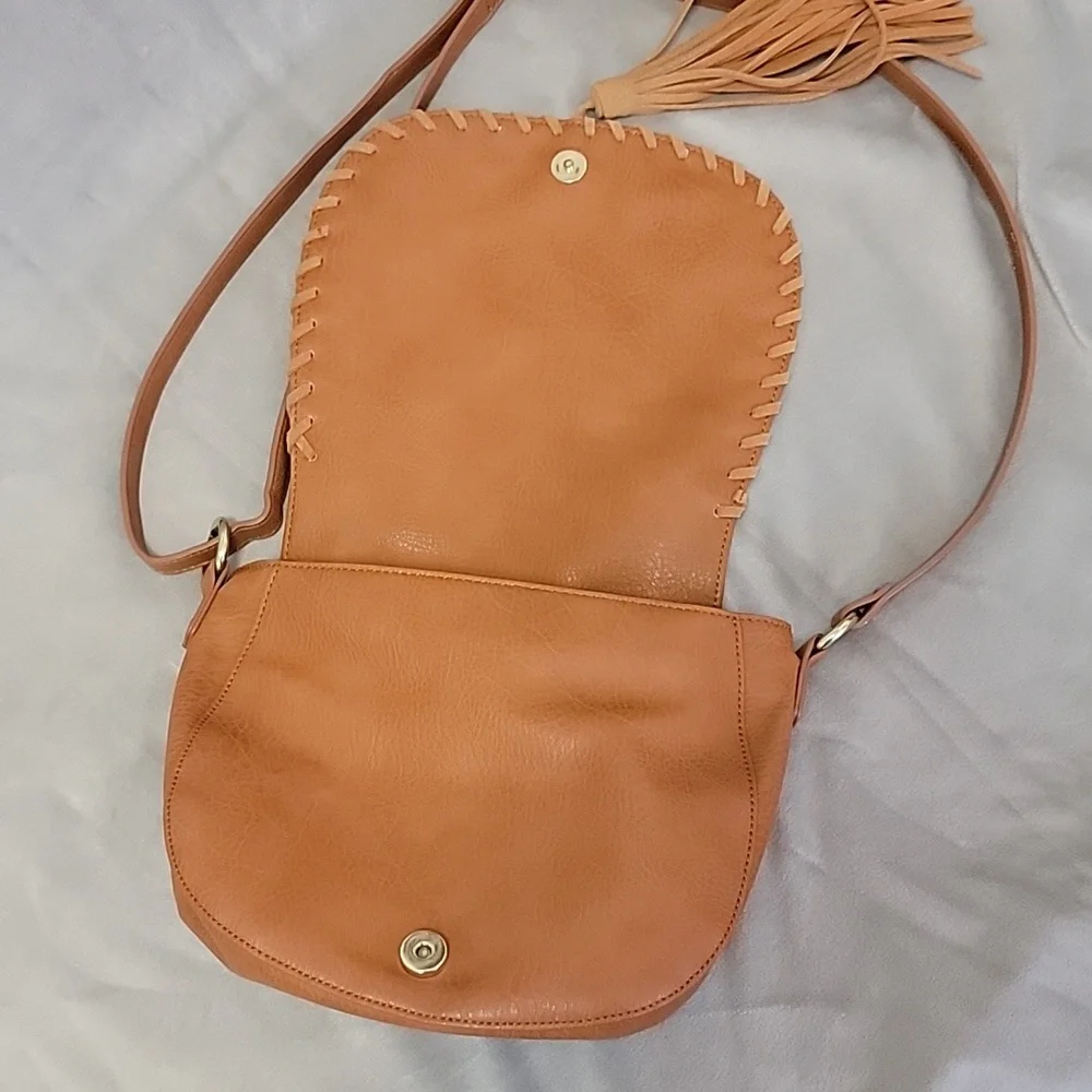 Tassel Crossbody Bag, 1 zipp pocket, 2 pockets. Genuine Suede and Leather.